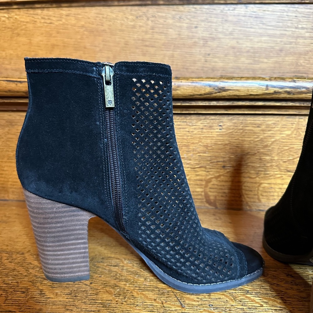 Lucky Brand 8.5 Lakyn Black Suede Leather Perforated Boots Peep Toe Booties - Picture 5 of 9